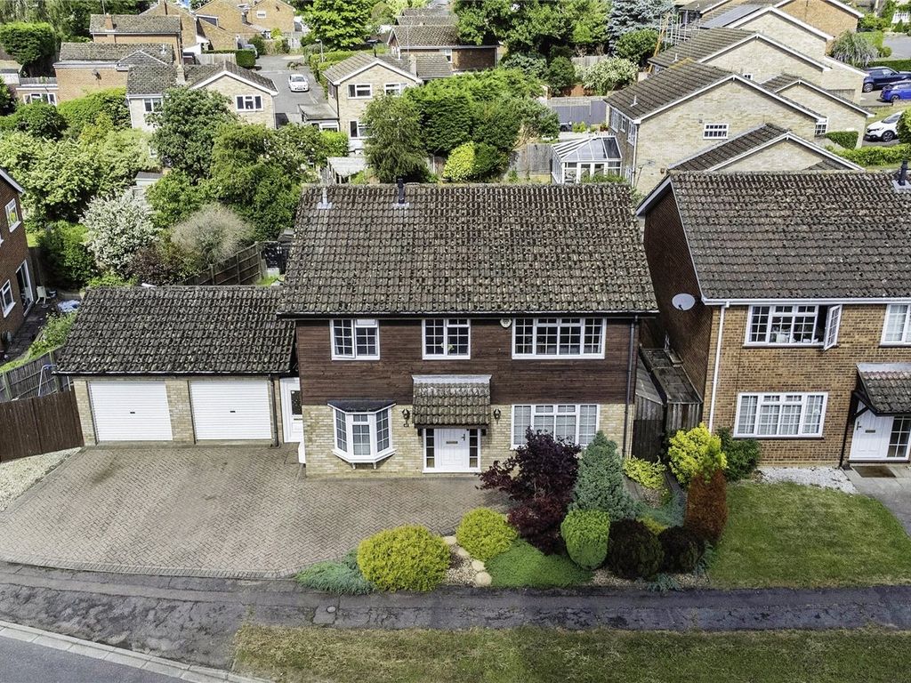 4 bed detached house for sale in Cotefield Drive, Leighton Buzzard