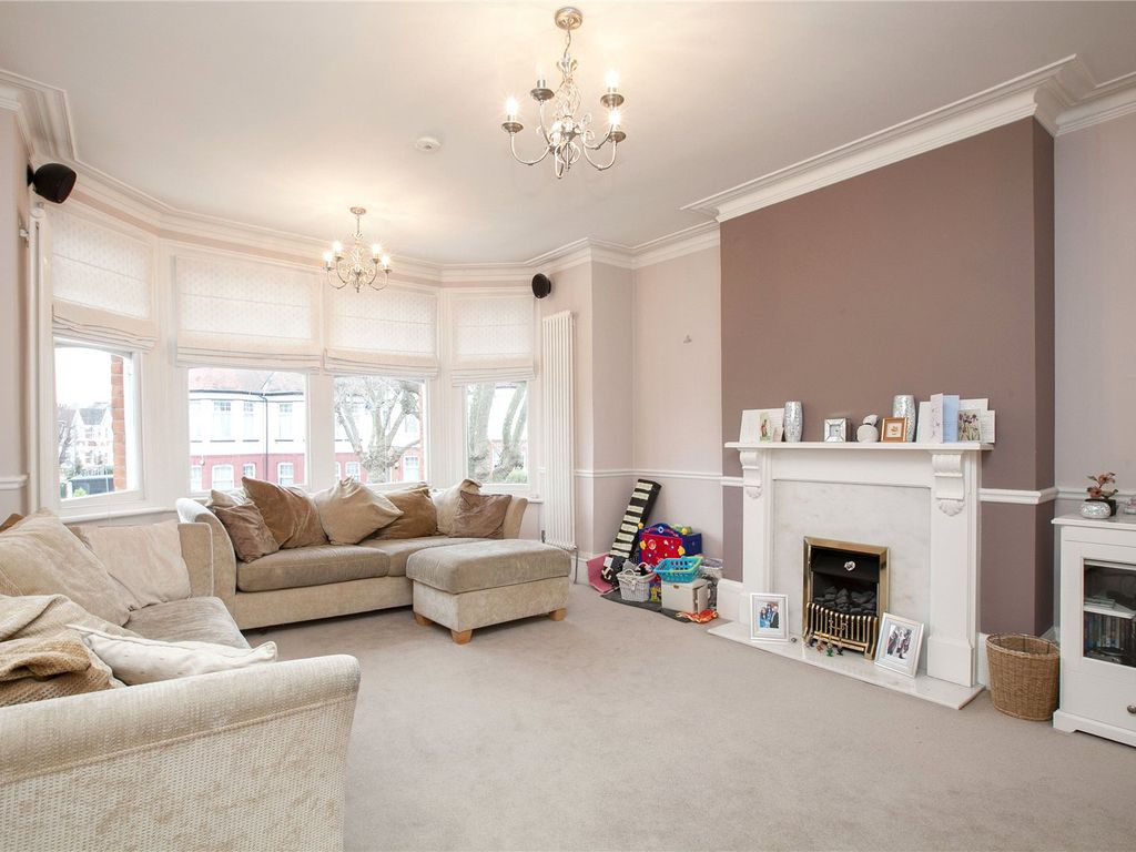 2 bed flat to rent in Fox Lane, Palmers Green, London N13, £1,700 pcm