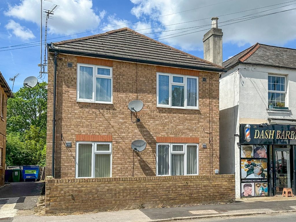 1 bed to rent in Staines Road, Wraysbury, Staines TW19, £