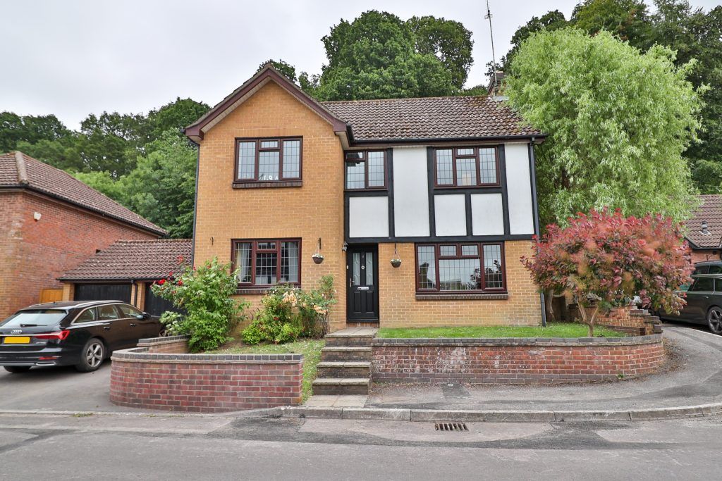 4 bed detached house for sale in Oakleigh, Yeovil, Somerset BA20 Zoopla