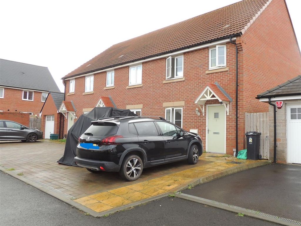 3 bed semidetached house to rent in Wallflower Close, Emersons Green