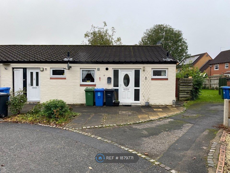 2 bed bungalow to rent in Canada Close, Fearnhead, Warrington WA2, £775