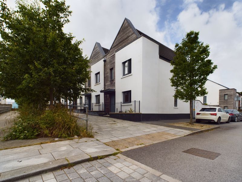 3 bed end terrace house for sale in Robinsons Avenue, Pool, Redruth