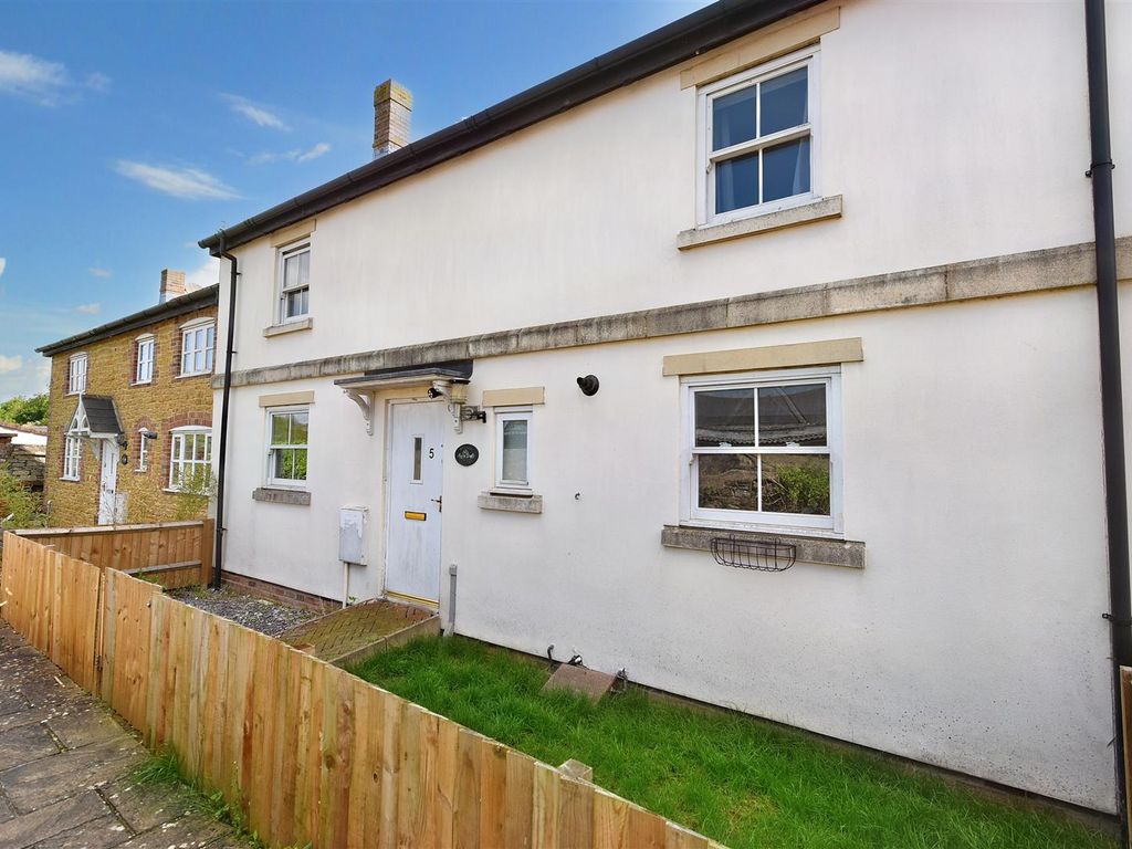 2 bed terraced house for sale in Market Place, Wincanton BA9, £170,000