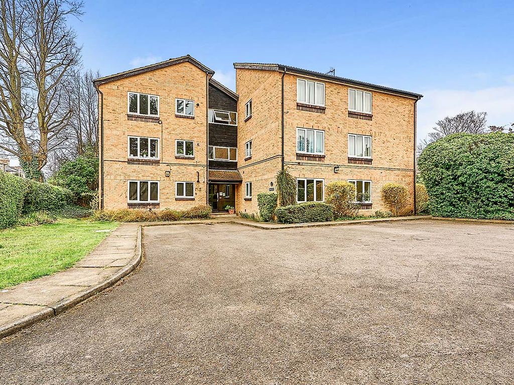 2 bed flat for sale in Caernarvon Court, 12 Surbiton Hill Park