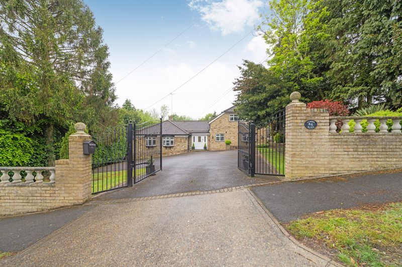 5 bed detached house for sale in The Hillside, Chelsfield Park