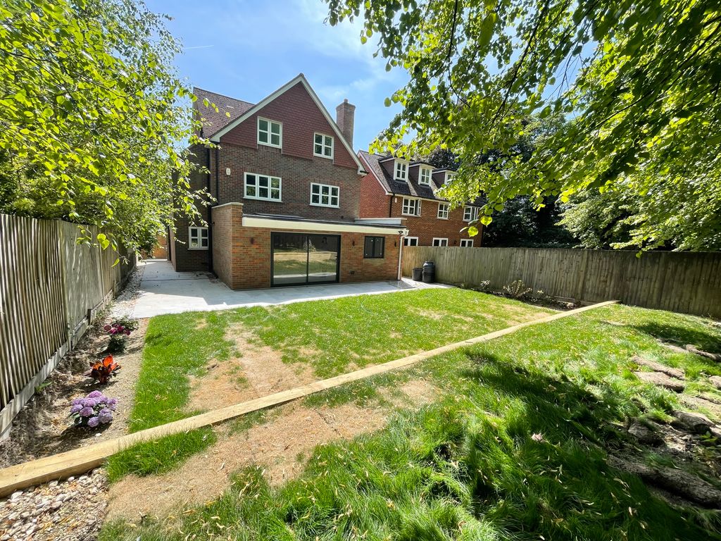 4 bed detached house for sale in Okeford Park Gardens, Tring HP23 Zoopla