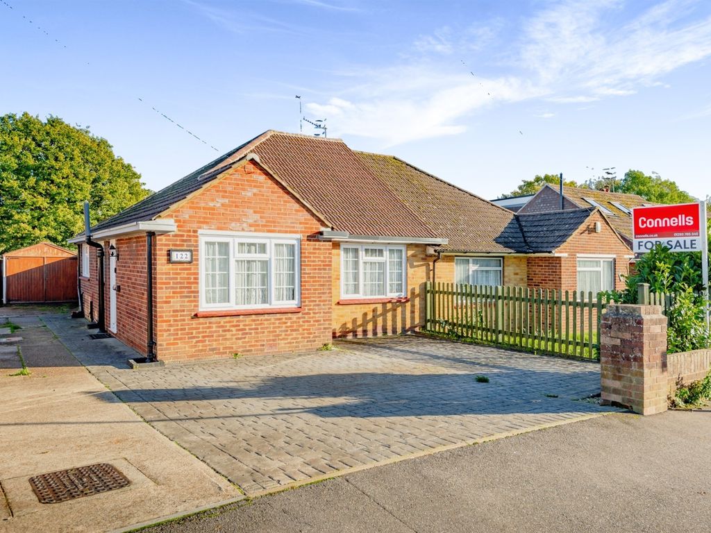 2 bed semidetached bungalow for sale in The Crescent, Horley RH6 Zoopla