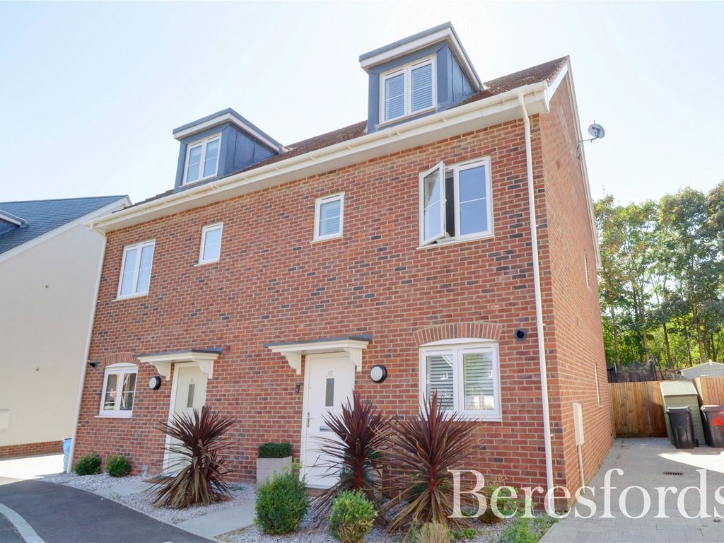 4 bed semidetached house for sale in Elm Gardens, Mountnessing CM15