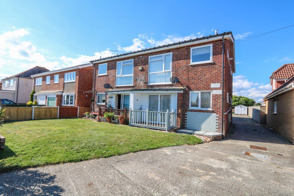 1 bed flat for sale in Southwood Road, Hayling Island PO11, £165,000