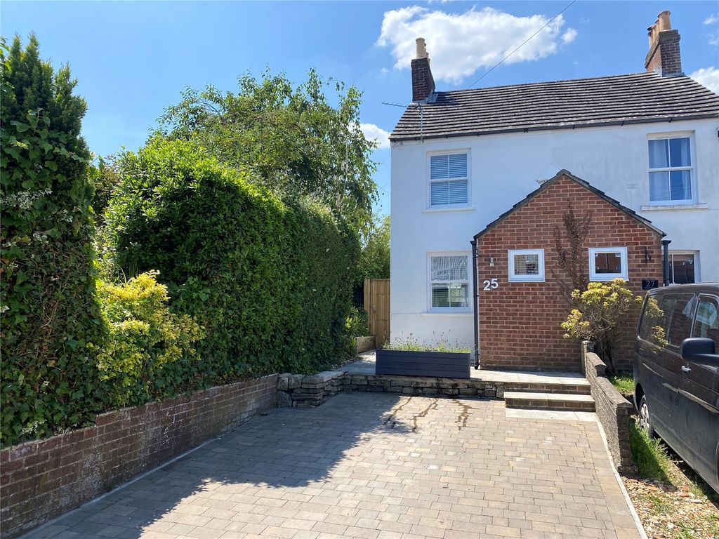 3 bed semidetached house for sale in Waterloo Road, Lymington SO41