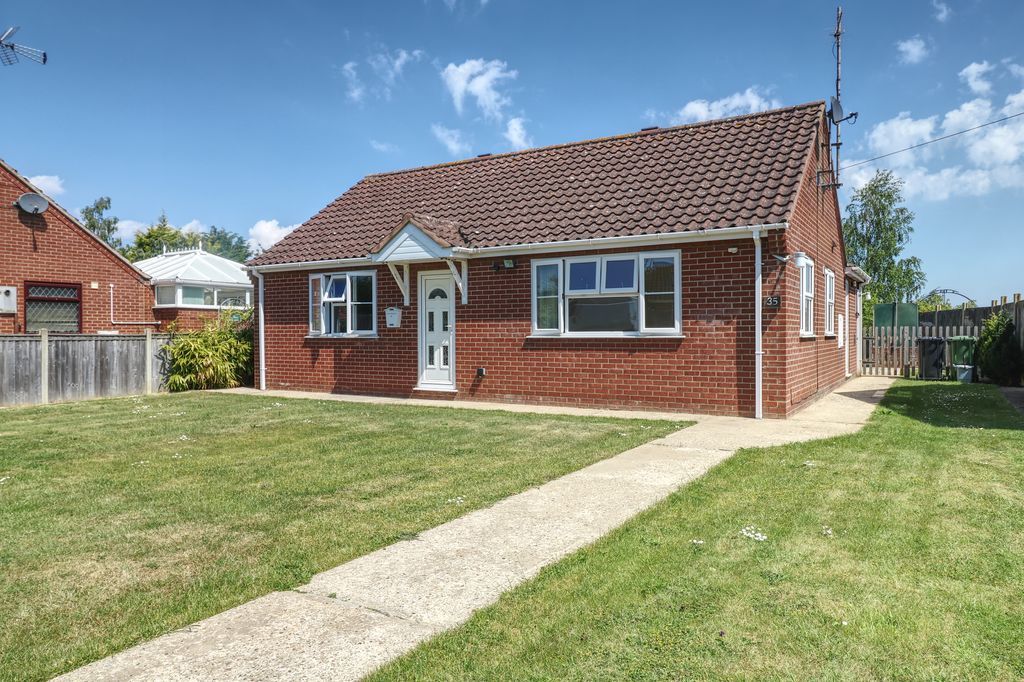 2 bed detached bungalow for sale in Magdalen Road, Tilney St. Lawrence