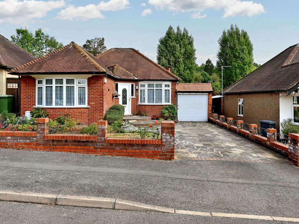 2 bed bungalow for sale in Hillside Gardens, Northwood HA6 Zoopla