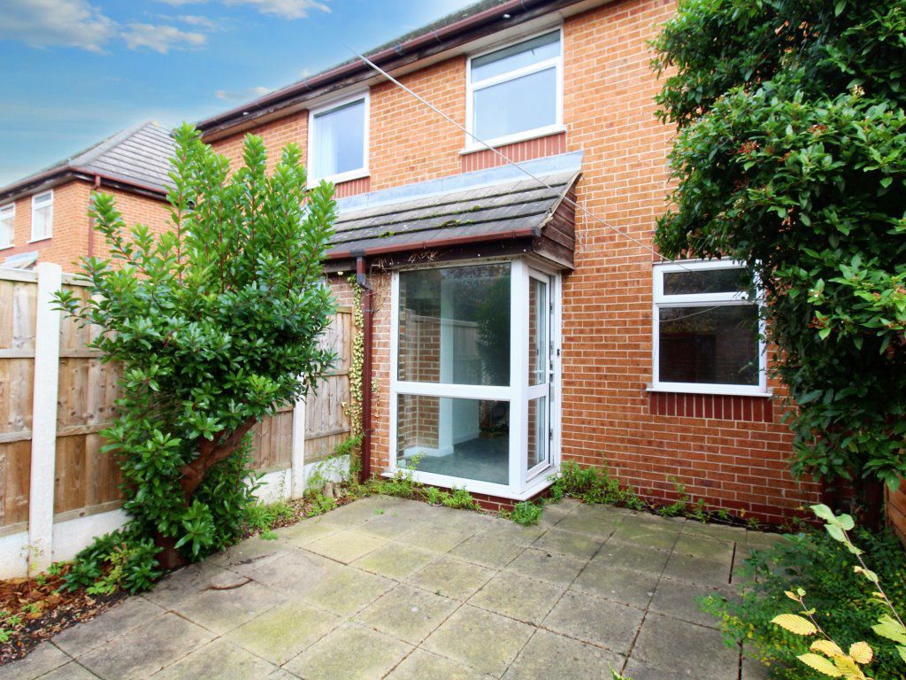 2 bed terraced house to rent in Gatehouse Court, Chilwell NG9, £825 pcm