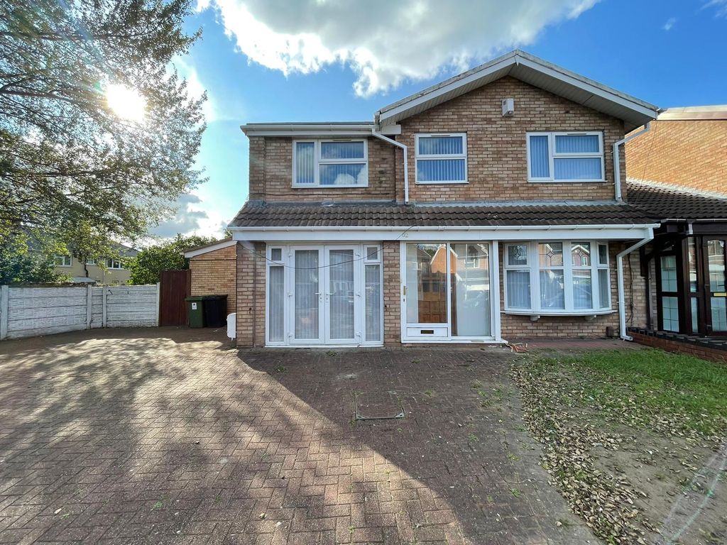 5 bed detached house to rent in Denmore Gardens, Wolverhampton WV1, £