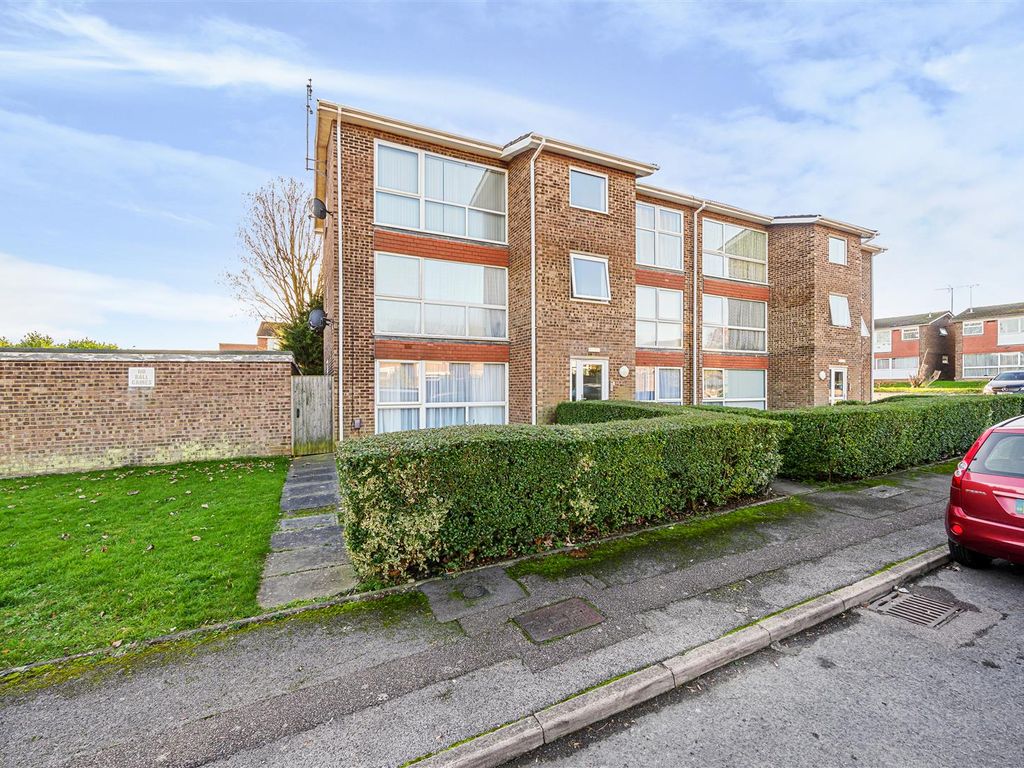 1 bed flat for sale in Berners Way, Broxbourne EN10, £150,000 Zoopla