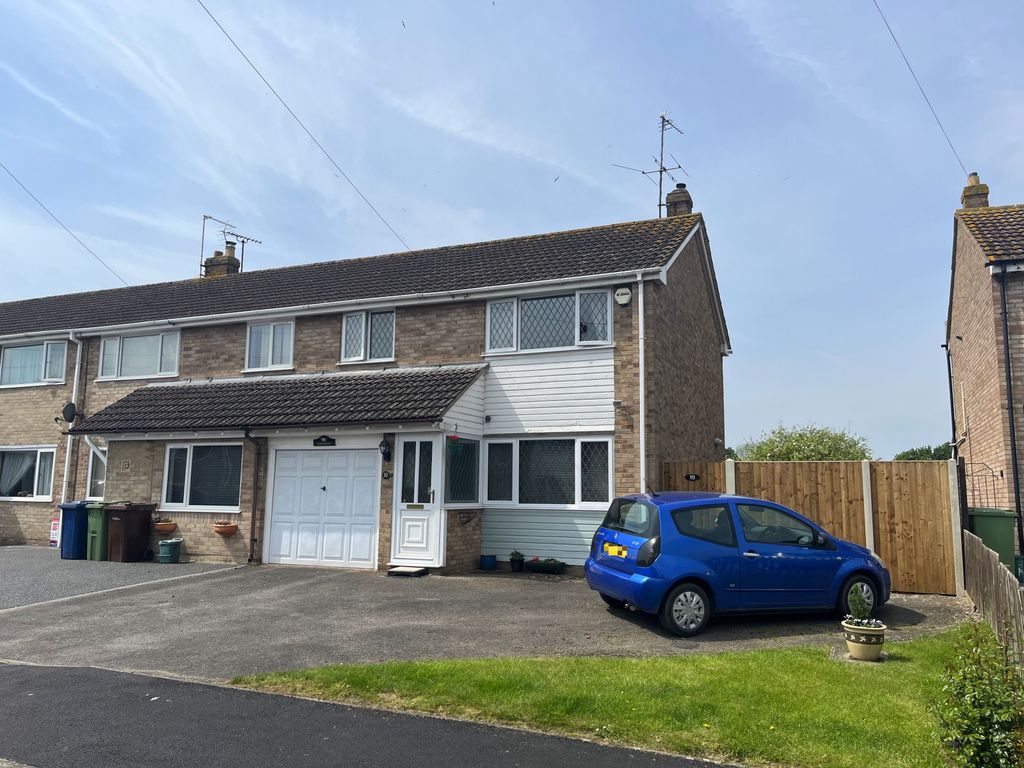 3 bed end terrace house for sale in Warren Road, Northway, Tewkesbury