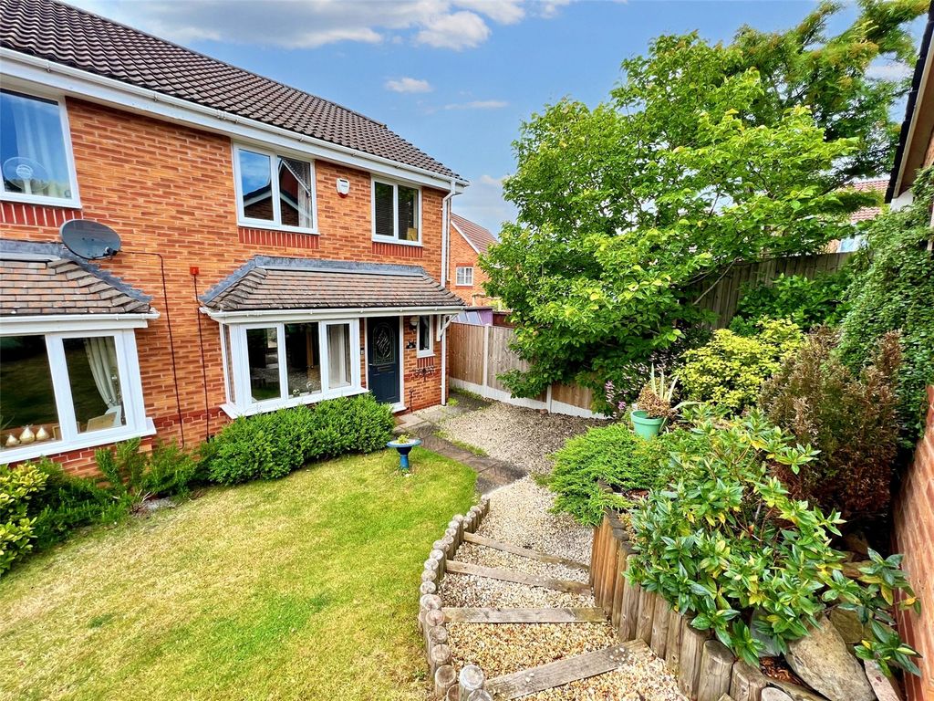 3 bed semidetached house for sale in Brookes Close, Tividale, Oldbury