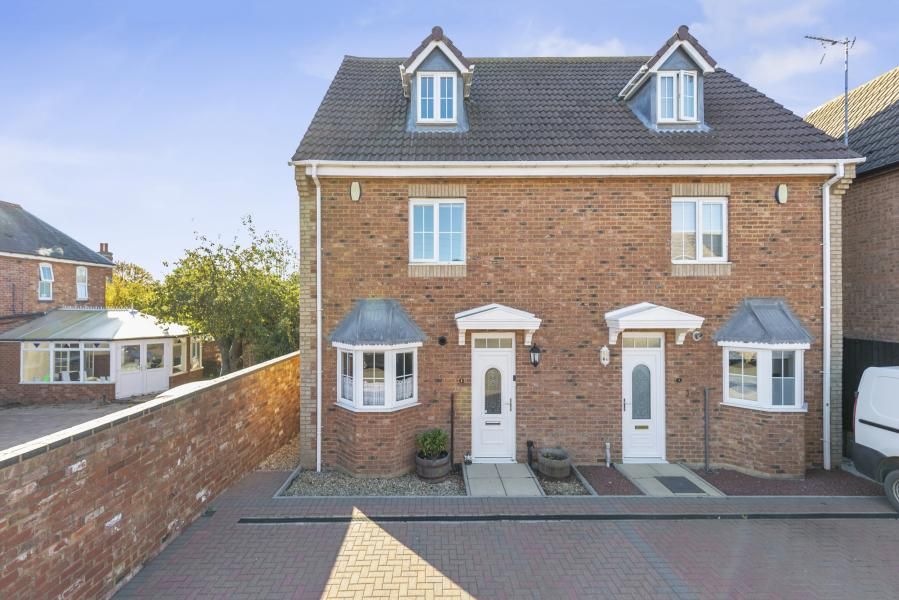 3 bed semidetached house for sale in Tann Road, Finedon