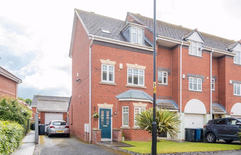 3 bed end terrace house for sale in Delph Drive, Burscough, Ormskirk