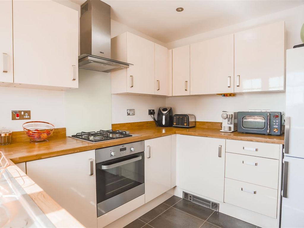 3 bed property for sale in Tarnside Close, Rochdale OL16 Zoopla