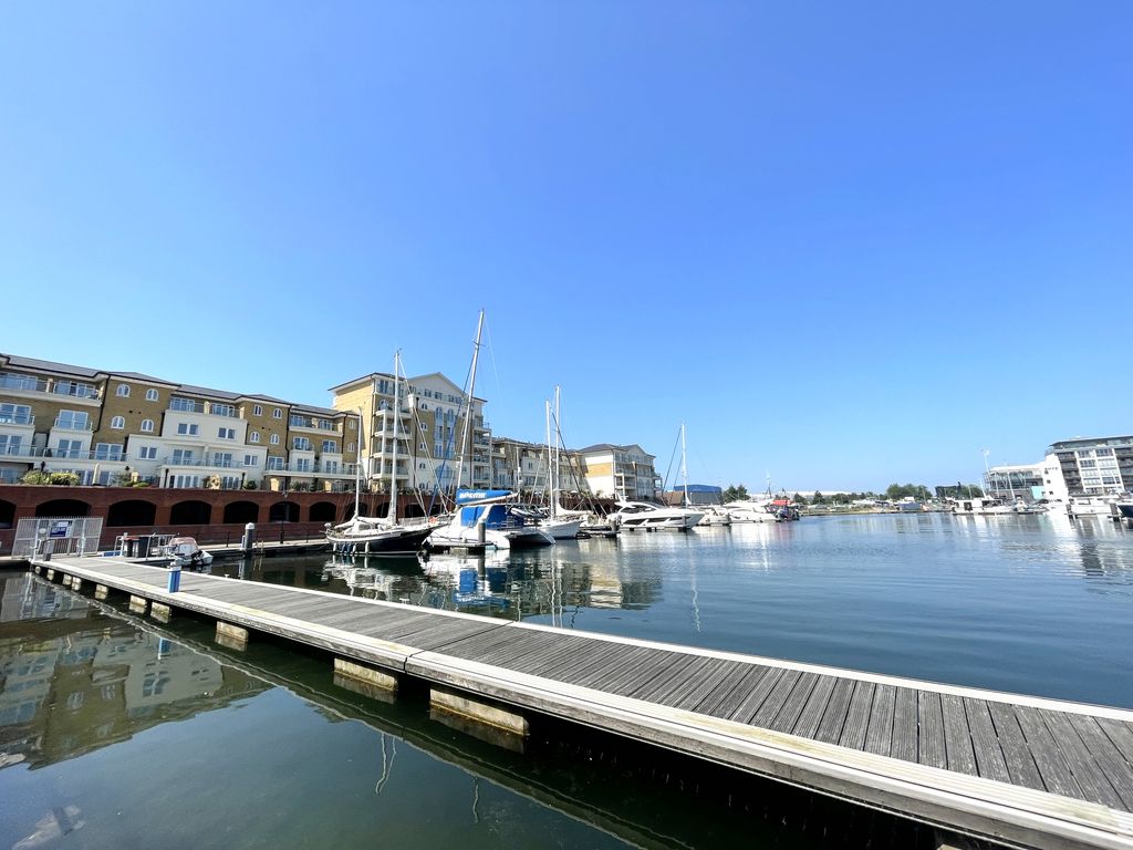 3 bed flat to rent in Hamilton Quay, Sovereign Harbour, Eastbourne