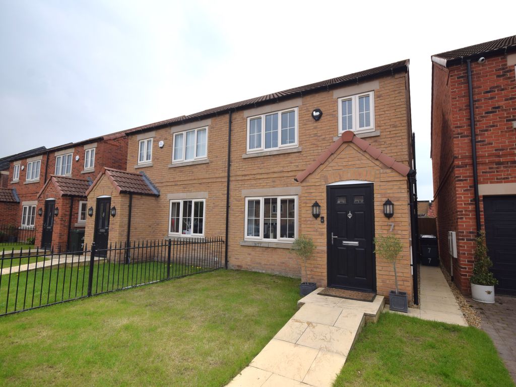 3 bed semidetached house for sale in Stables View, Branton, Doncaster