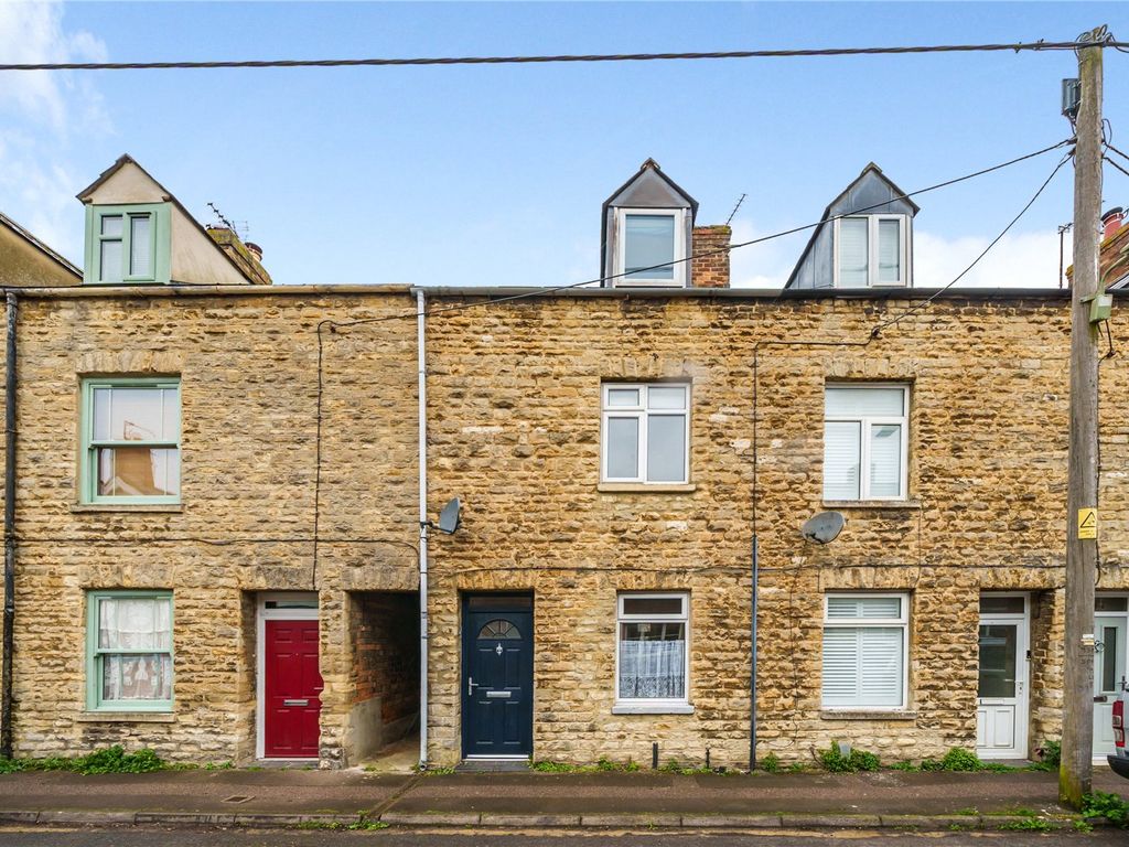 2 bed terraced house for sale in The Crofts, Witney, Oxfordshire OX28