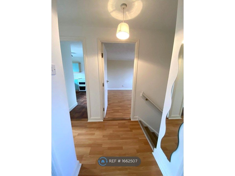 2 bed flat to rent in Scarrel Drive, Glasgow G45 - Zoopla