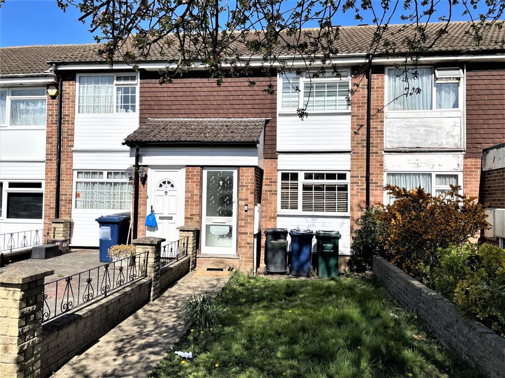 2 bed terraced house to rent in Field Mead, Mill Hill NW7, £1,725 pcm