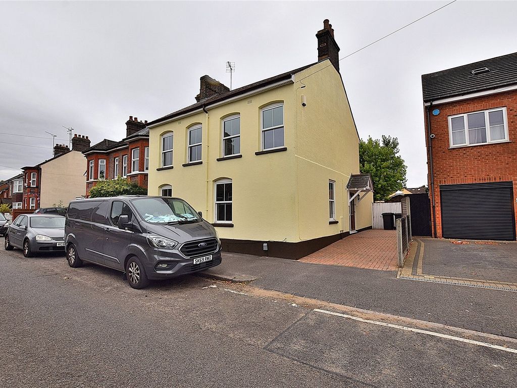 3 bed detached house to rent in Burr Street, Dunstable, Beds LU6 Zoopla