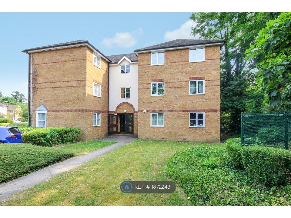 2 bed flat to rent in Chagny Close, Letchworth Garden City SG6, £1,075