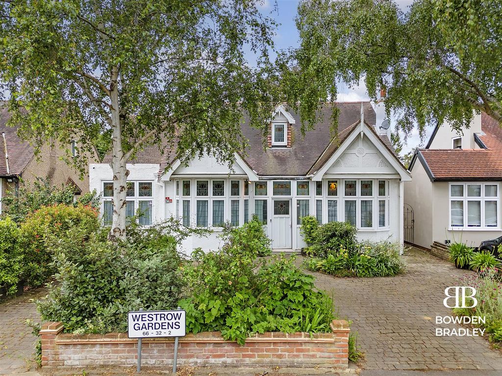 4 bed detached house for sale in Westrow Gardens, Ilford IG3, £1,250,000 Zoopla