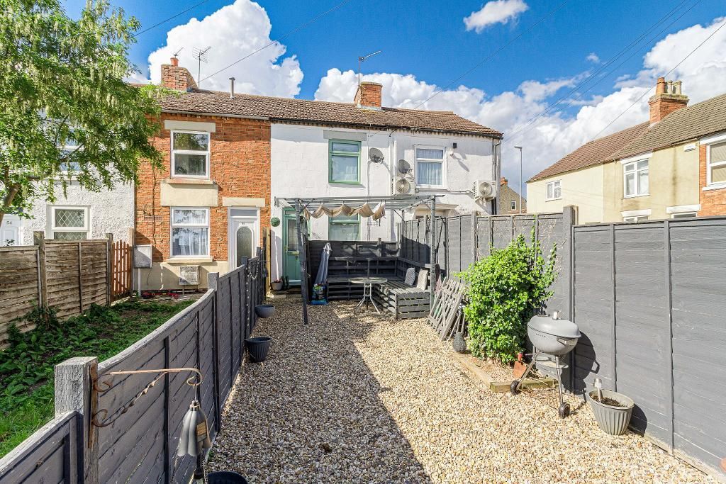 2 bed terraced house for sale in New Street, Rothwell, Kettering