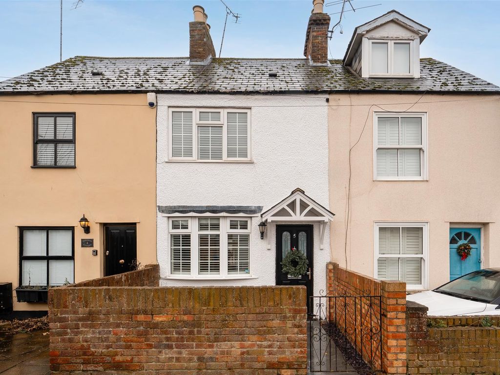 3 bed terraced house for sale in Oxford Road, Windsor SL4, £460,000
