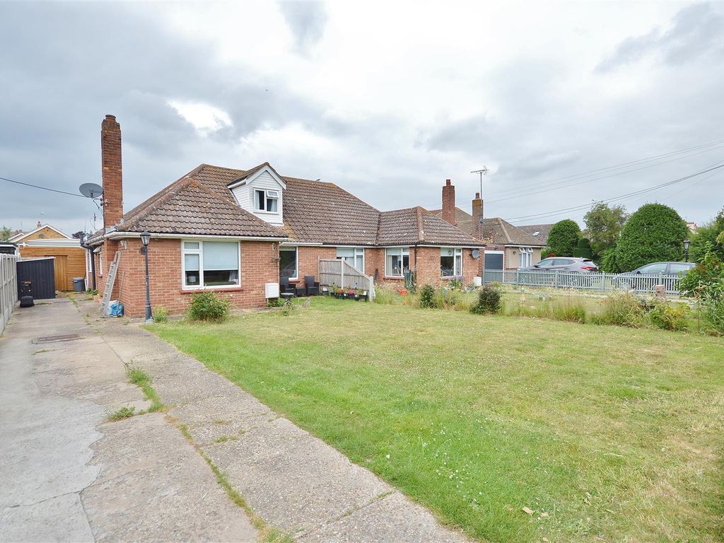 5 bed semidetached bungalow for sale in St. Osyth Road East, Little