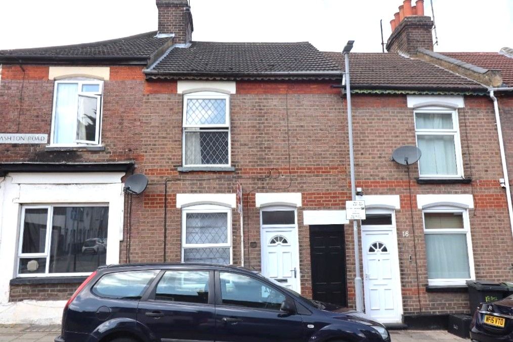 2 bed terraced house to rent in Ashton Road, Luton LU1, £1,200 pcm Zoopla