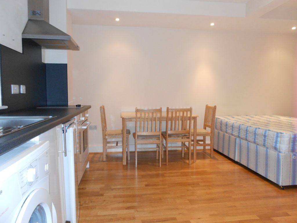 Studio to rent in Wembley Hill, Wembley HA9, £1,000 pcm Zoopla