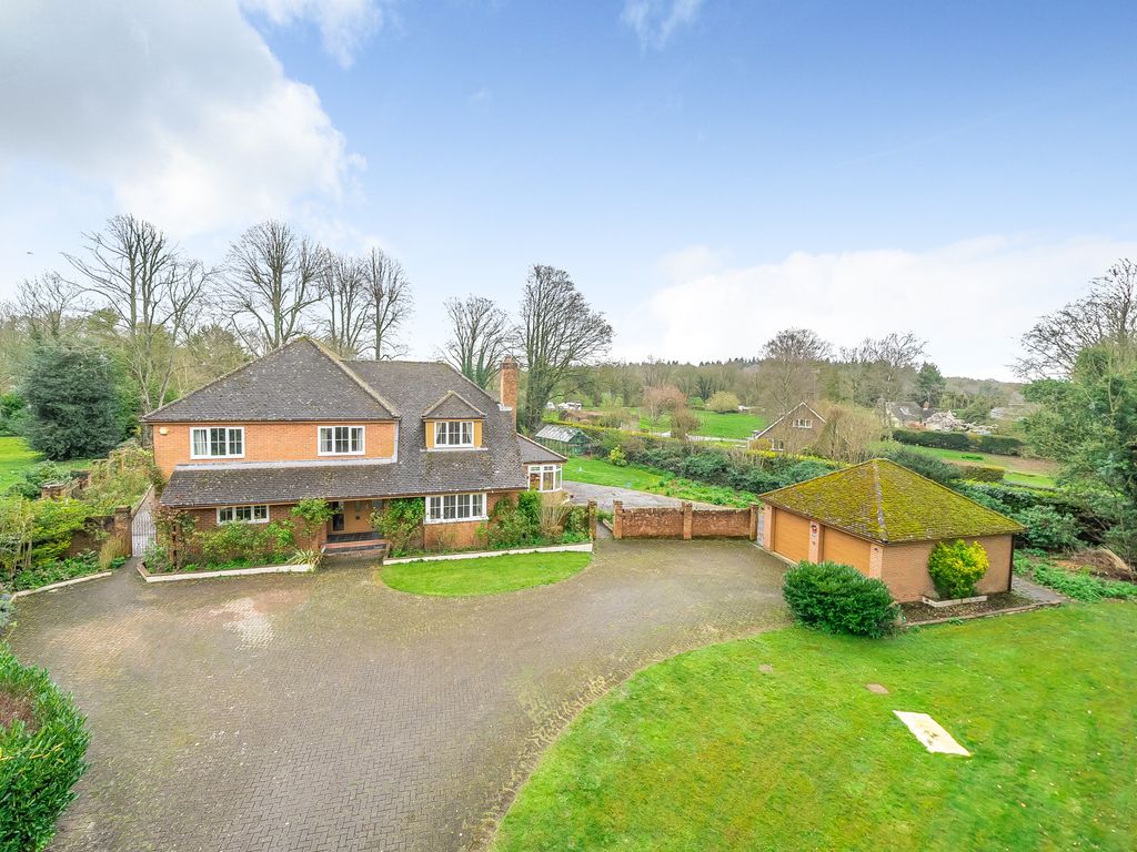 6 bed detached house for sale in Middleway, Andover Down SP11, £