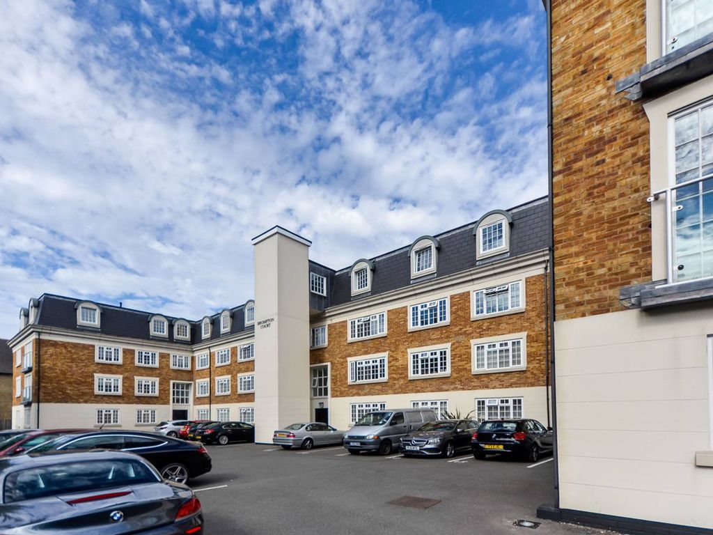 1 bed flat to rent in Tweedy Road, Bromley North, Bromley BR1, £1,400