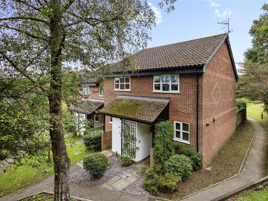 2 bed end terrace house for sale in Town End Close, Godalming, Surrey