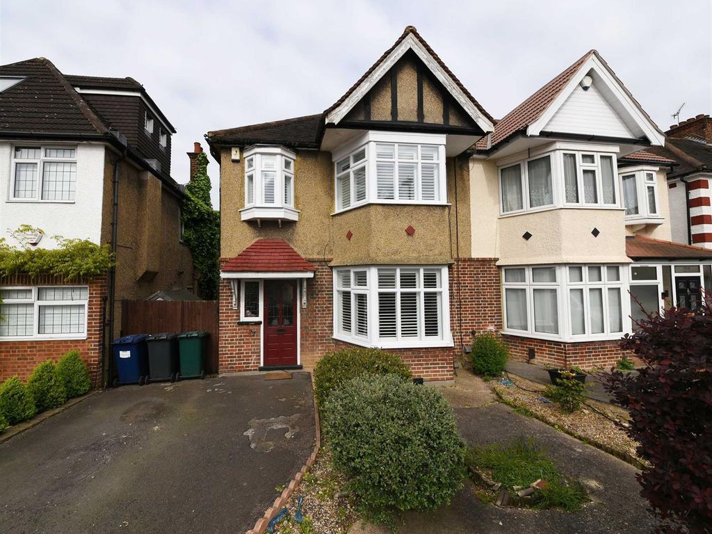 Maxwelton Avenue, London NW7  