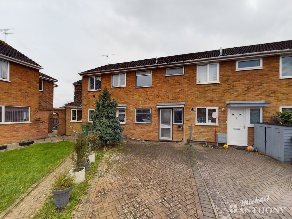 2 bed terraced house for sale in Roberts Drive, Aylesbury HP19 Zoopla