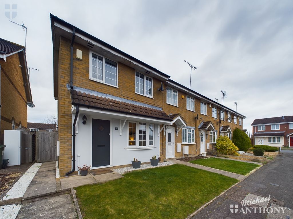 3 bed end terrace house for sale in Lupin Walk, Aylesbury HP21, £