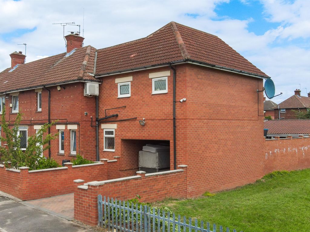 4 bed semidetached house for sale in St. Andrews Road, Conisbrough