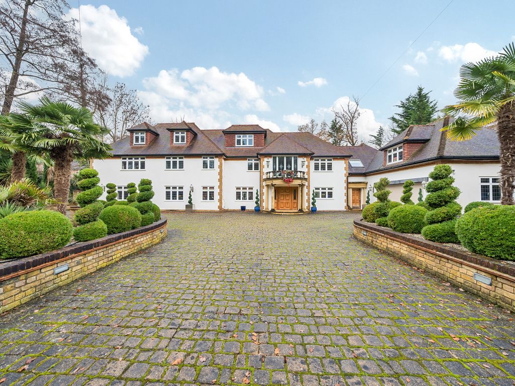 7 bed detached house for sale in Fulmer Drive, Gerrards Cross SL9, £