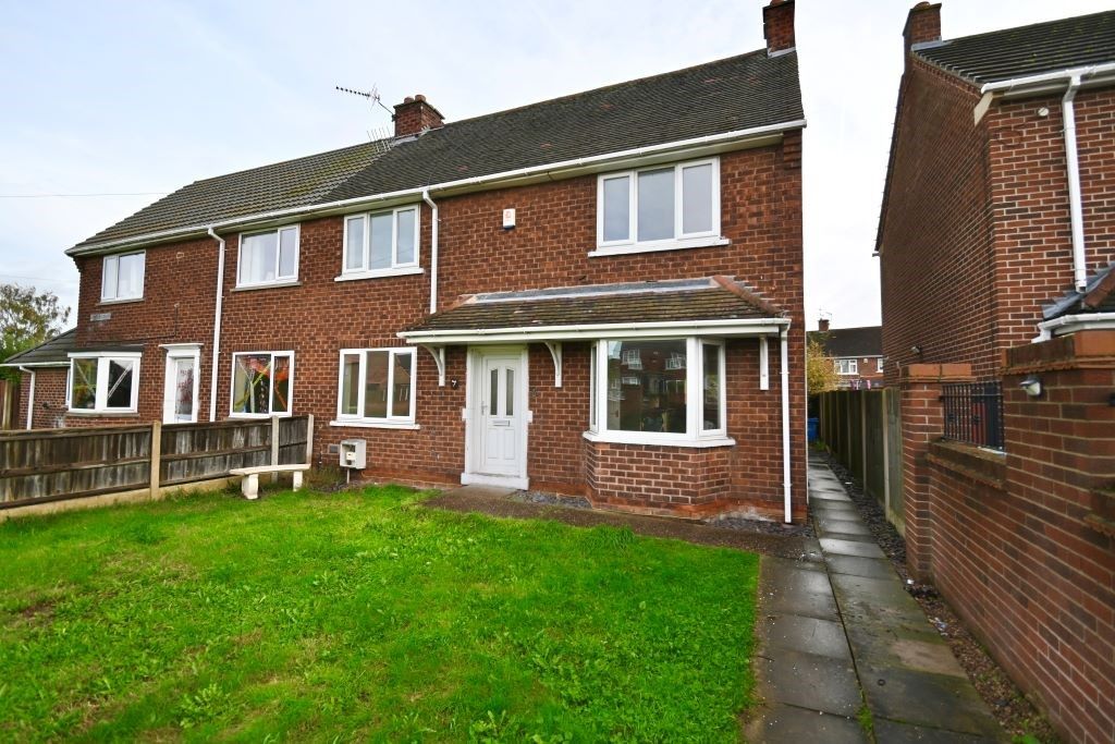 3 bed semidetached house for sale in Smith Square, Harworth, Doncaster