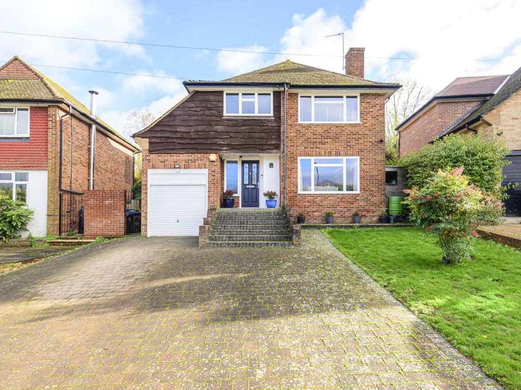 5 bed detached house for sale in Wilhelmina Avenue, Coulsdon CR5 Zoopla