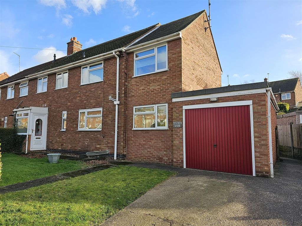 4 bed semidetached house to rent in Valley Road, Bilsthorpe, Newark