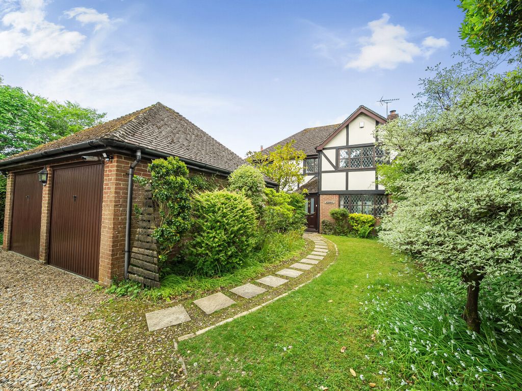 4 bed detached house for sale in Blackberry Lane, Four Marks, Hampshire
